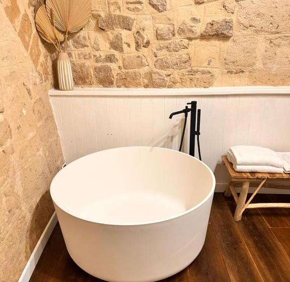 تختخواب و صبحانه Sister Residence Rooms