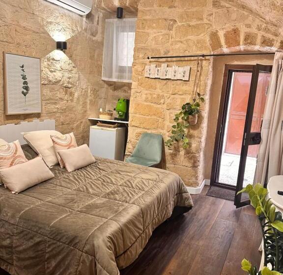 تختخواب و صبحانه Sister Residence Rooms