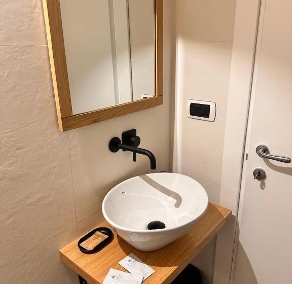 تختخواب و صبحانه Sister Residence Rooms