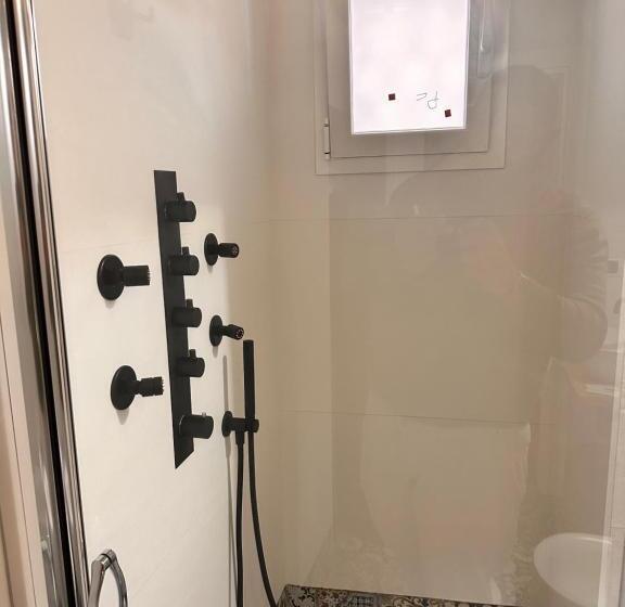 تختخواب و صبحانه Sister Residence Rooms