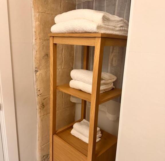 تختخواب و صبحانه Sister Residence Rooms