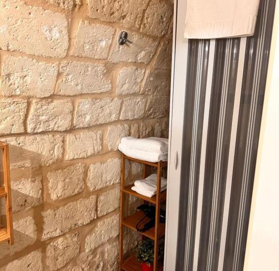 تختخواب و صبحانه Sister Residence Rooms