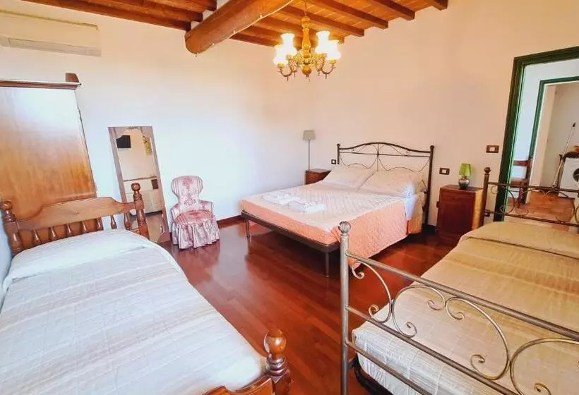 Hotelli Agriturismo Abbazia Sette Frati A Casa Di Sara