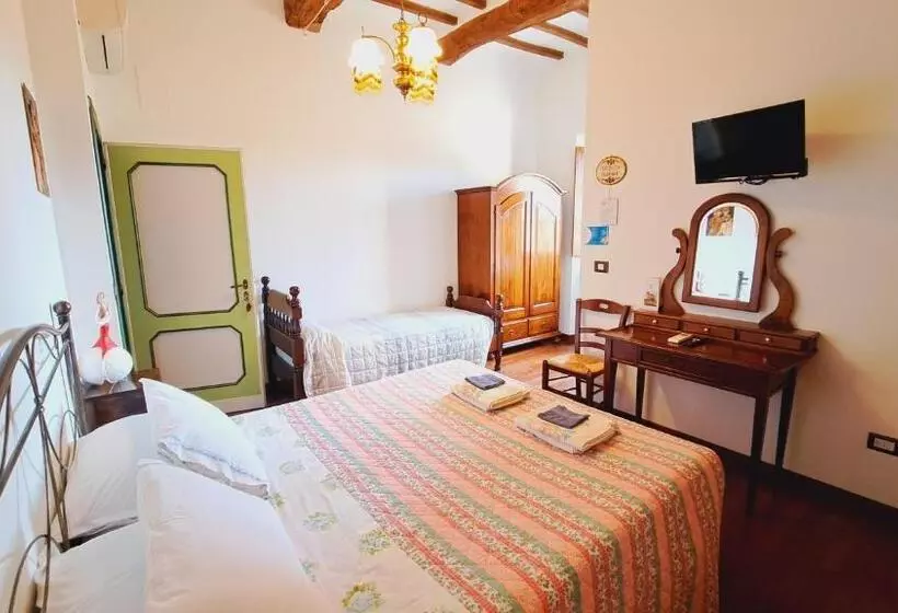 Hotelli Agriturismo Abbazia Sette Frati A Casa Di Sara