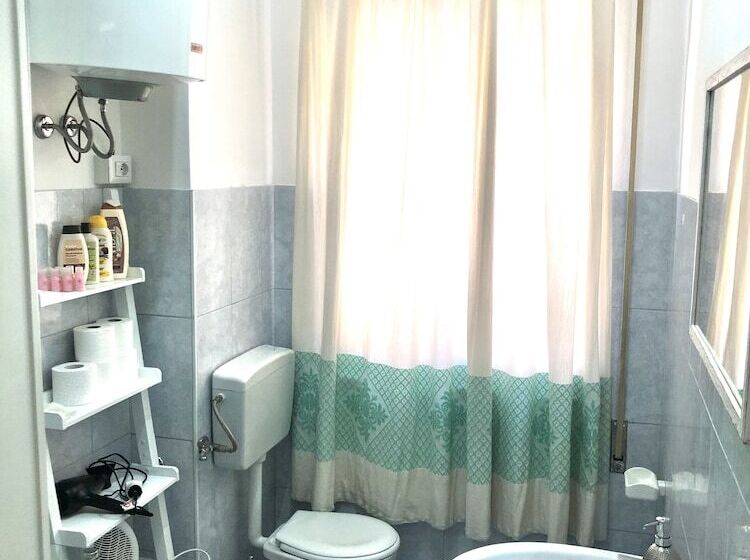 膳宿费 Bb Chic Room With Shared Bathroom In The City