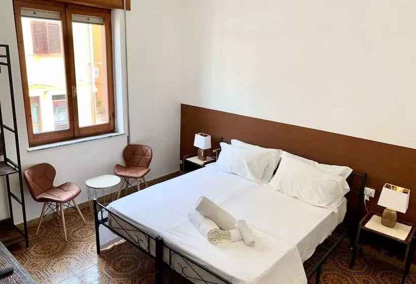 پانسیون Bb Chic Room With Shared Bathroom In The City