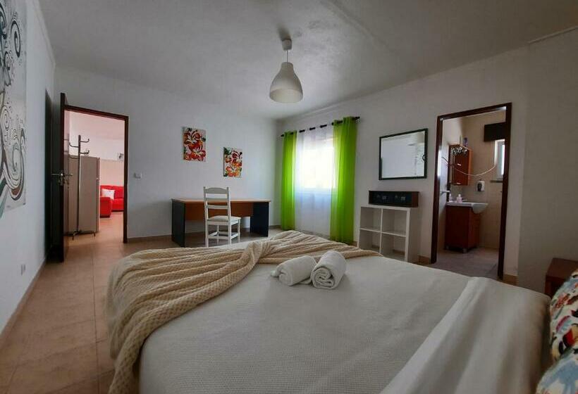 פנסיון Surf House Helena