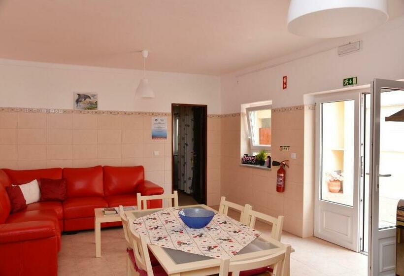 פנסיון Surf House Helena