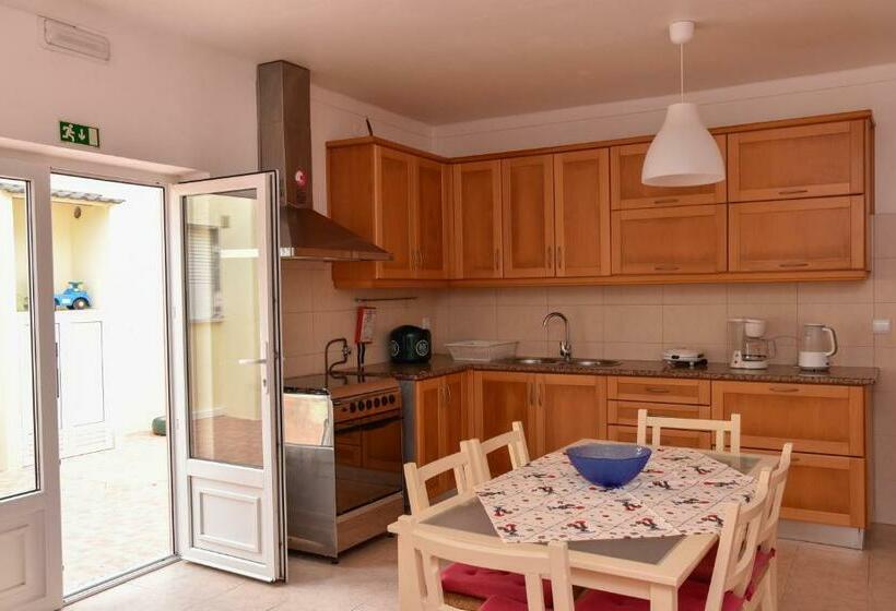 פנסיון Surf House Helena