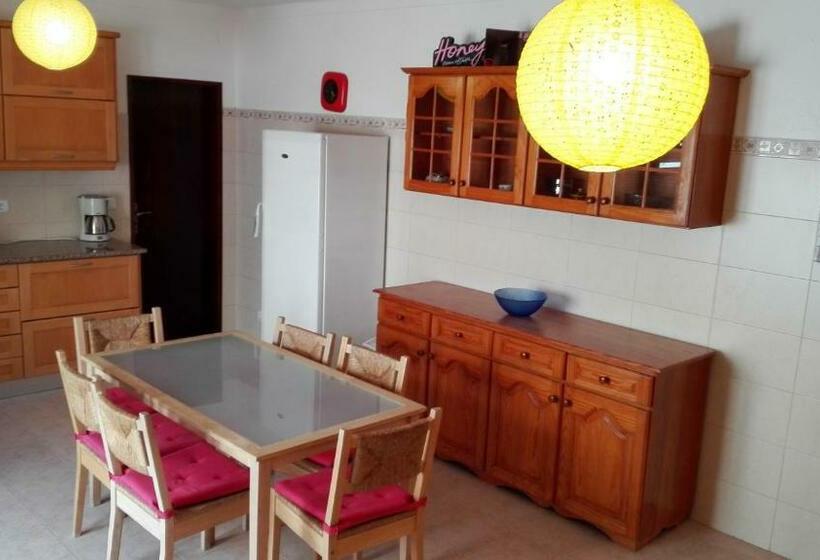 פנסיון Surf House Helena