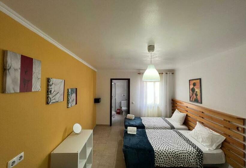 פנסיון Surf House Helena