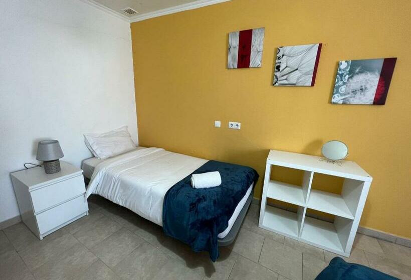 פנסיון Surf House Helena