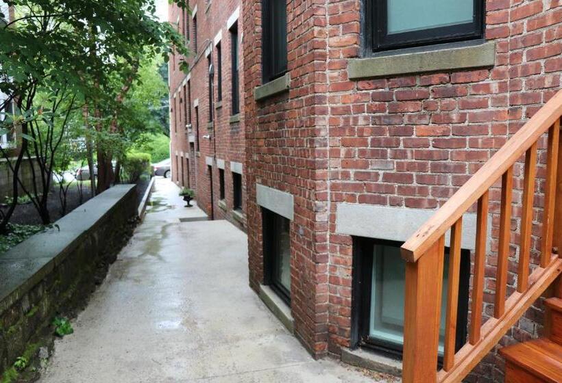 A Stylish Stay With A King Bed And Heated Floors #27