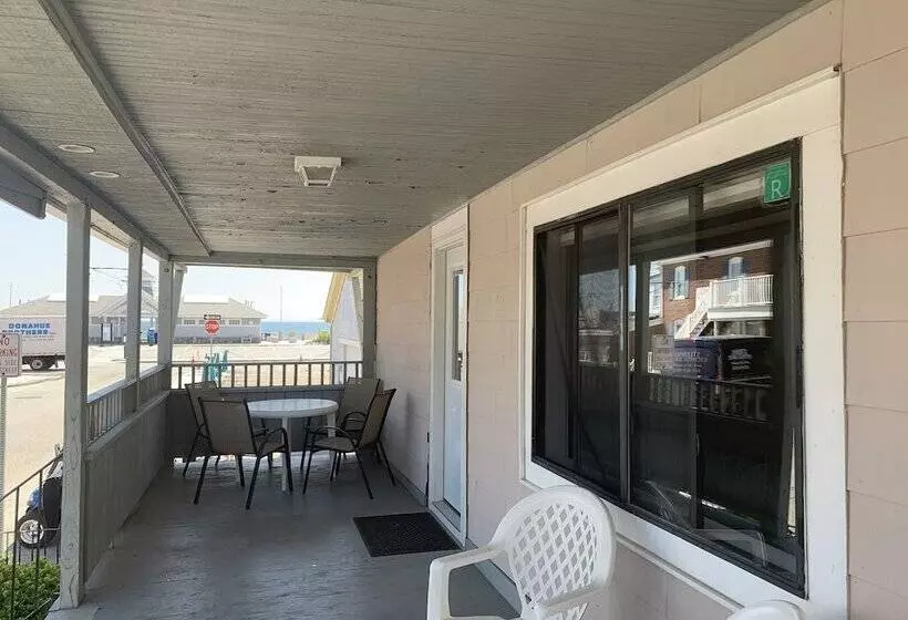 Nautical Motel