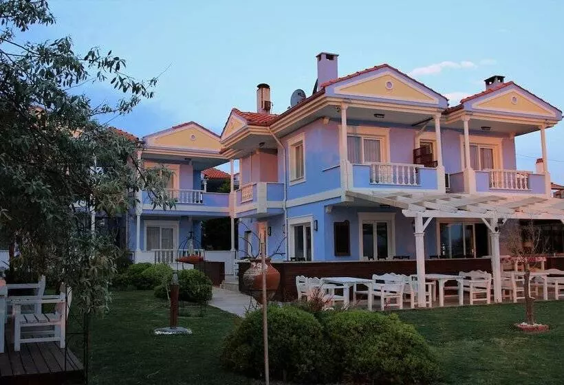 Cundavilla Hotel & Suites