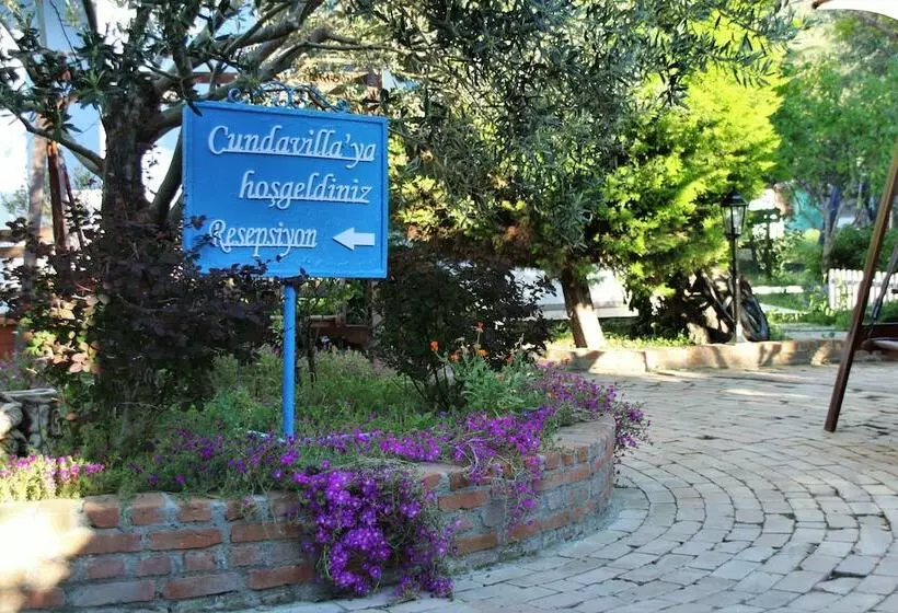 Cundavilla Hotel & Suites