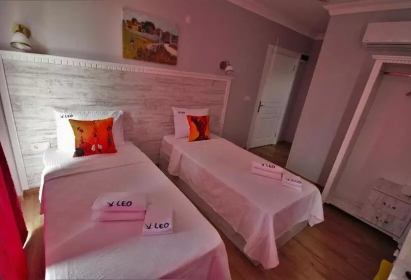 Cundavilla Hotel & Suites