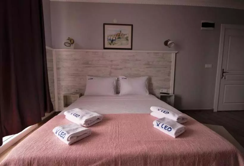 Cundavilla Hotel & Suites