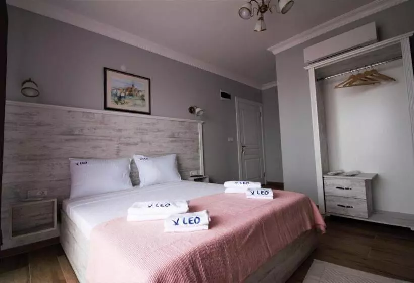 Cundavilla Hotel & Suites