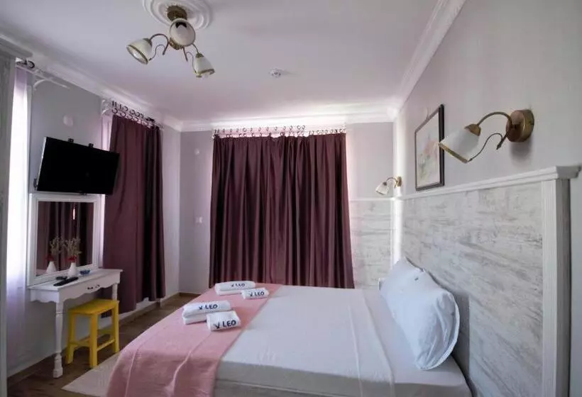 Cundavilla Hotel & Suites