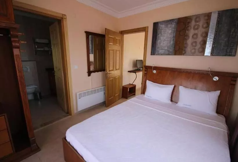 Cundavilla Hotel & Suites