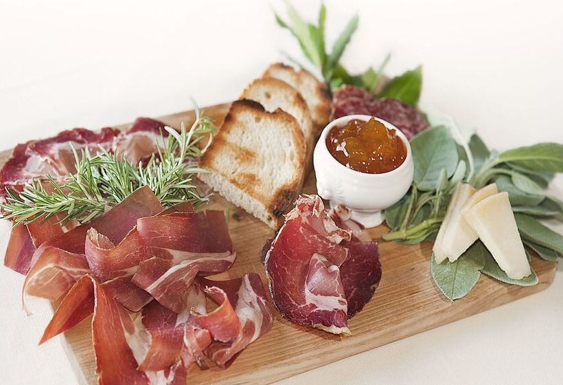 هتل Borgo San Faustino Country Relais And Spa