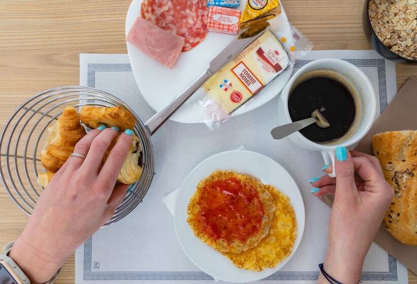 Отель De L Isle  L Isle D Abeau