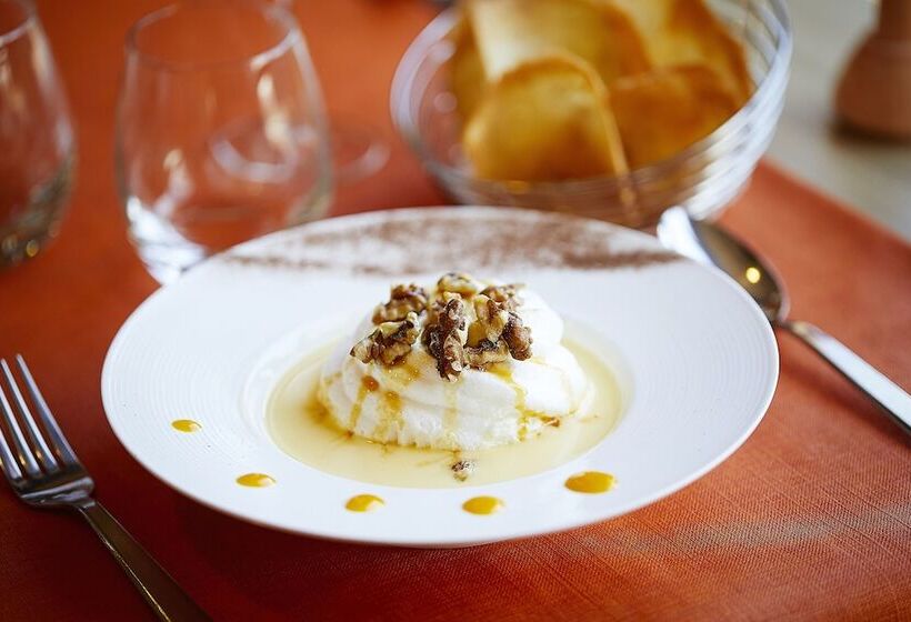 Отель De L Isle  L Isle D Abeau