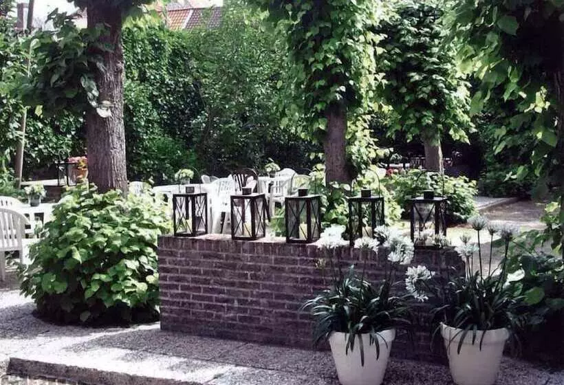 Hotel Gillis Eight By Romy&travis