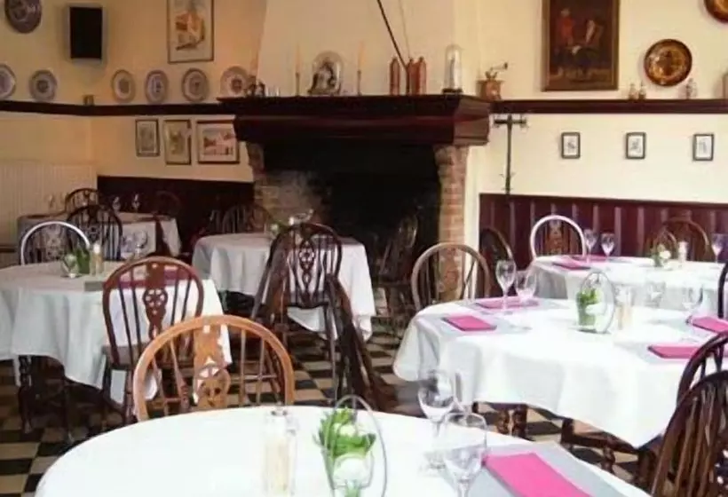 Hotel Gillis Eight By Romy&travis