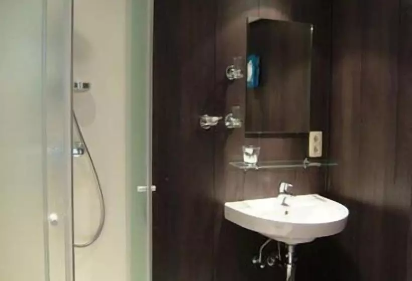 Hotel Gillis Eight By Romy&travis