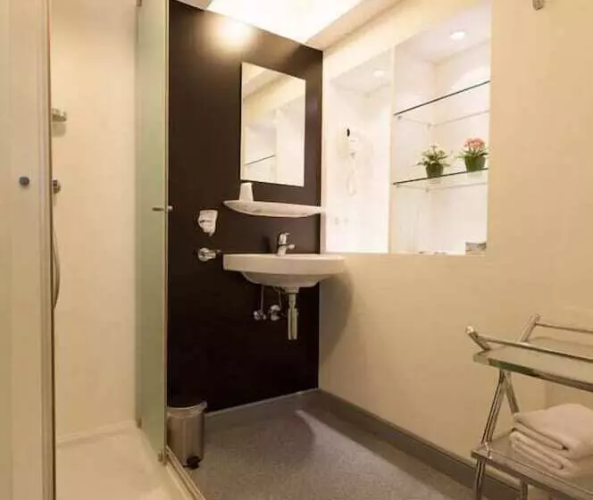 Hotel Gillis Eight By Romy&travis