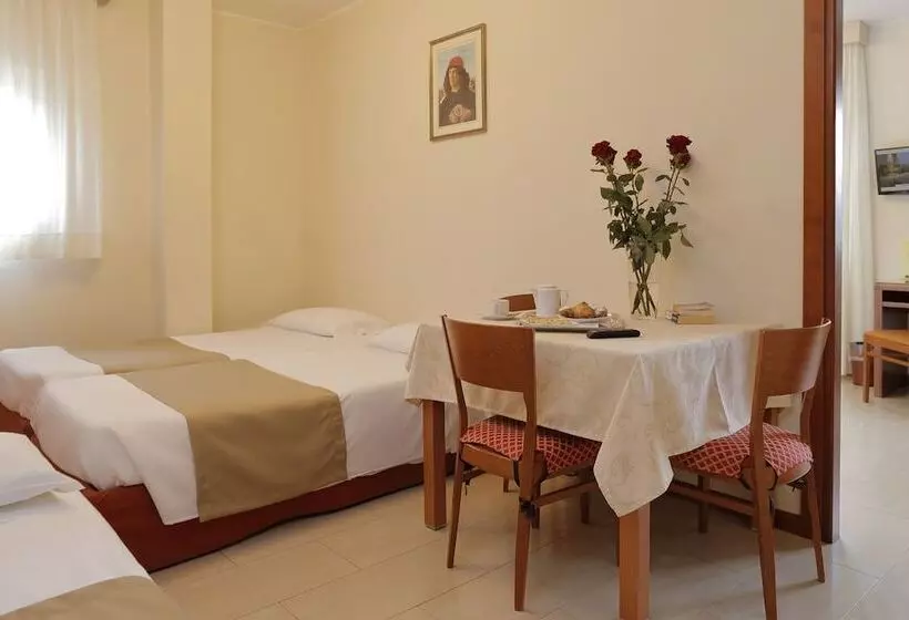 Отель Michelangelo