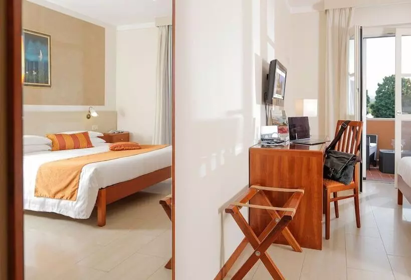 Отель Michelangelo