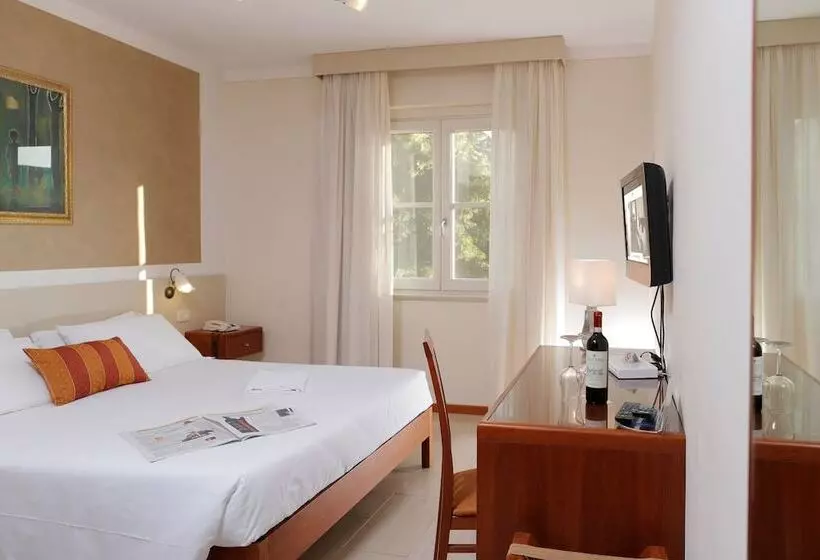 Отель Michelangelo