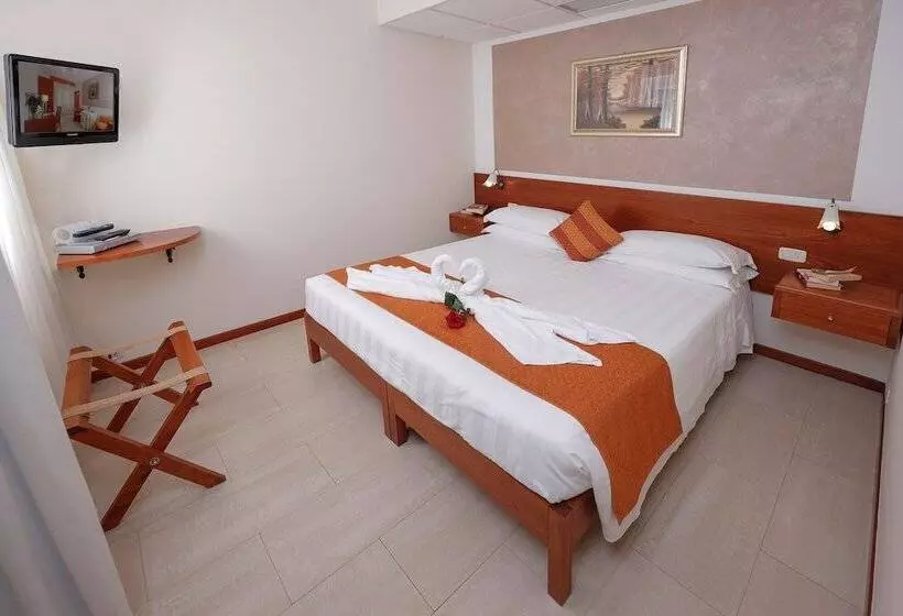 Отель Michelangelo