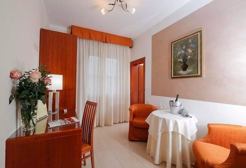 Отель Michelangelo