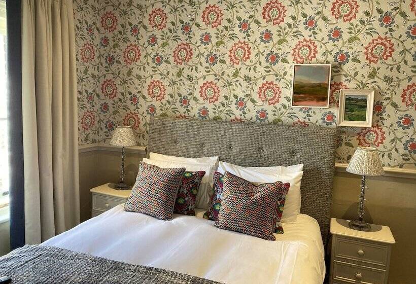 Отель The Swan At Tarporley