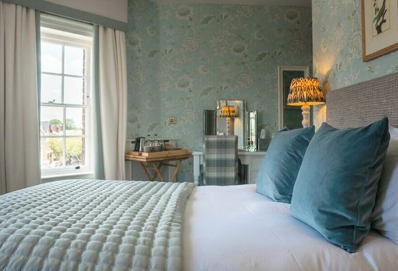 Отель The Swan At Tarporley