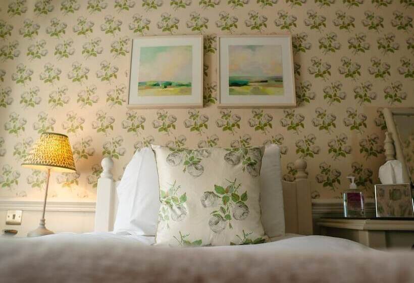 Отель The Swan At Tarporley