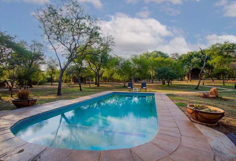 Kubu Safari Lodge