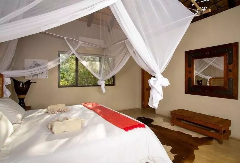 Kubu Safari Lodge