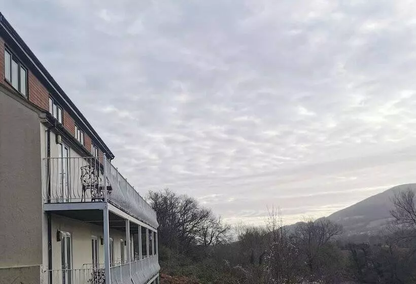 Llanwenarth Hotel & Riverside Restaurant