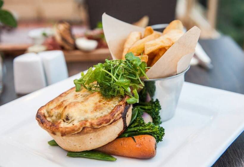 Llanwenarth Hotel & Riverside Restaurant