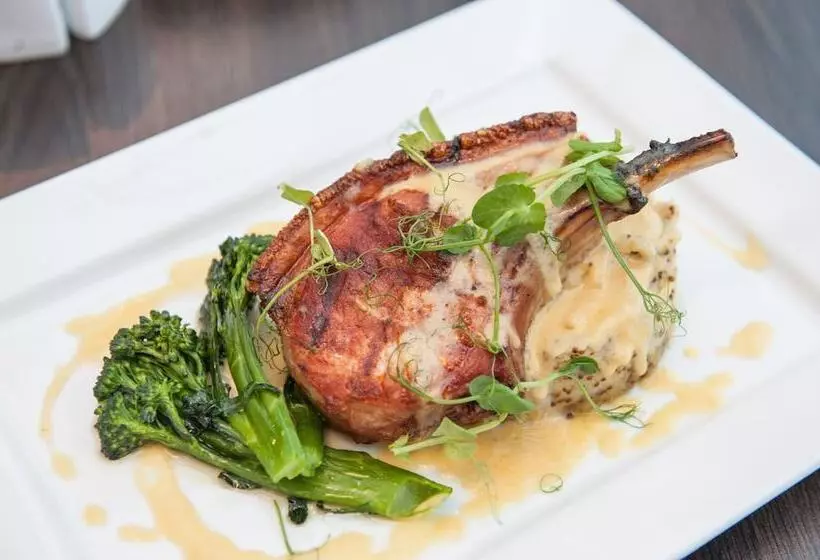 Llanwenarth Hotel & Riverside Restaurant