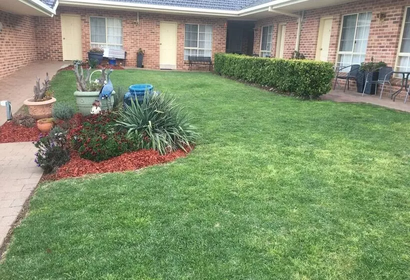 مُتل Golden Chain Aalana Motor Inn