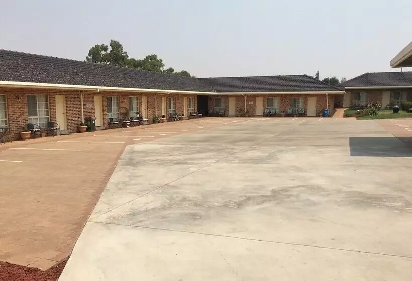 مُتل Golden Chain Aalana Motor Inn