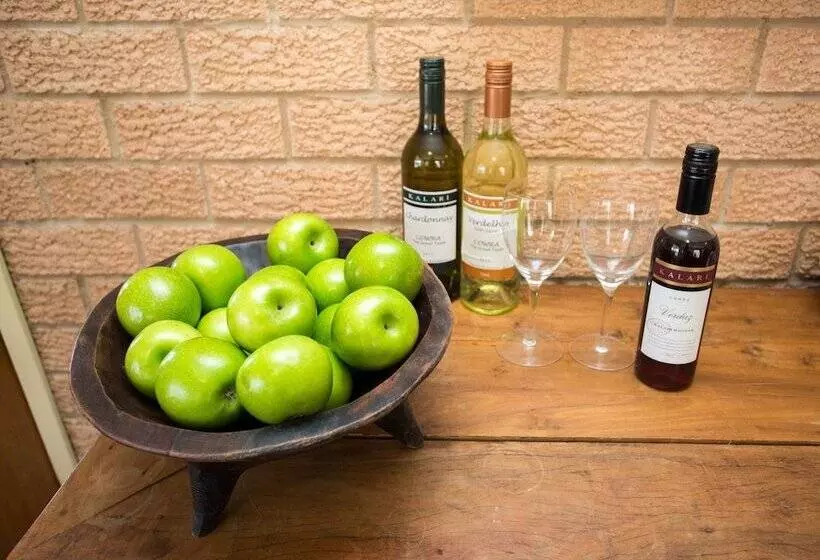 مُتل Golden Chain Aalana Motor Inn