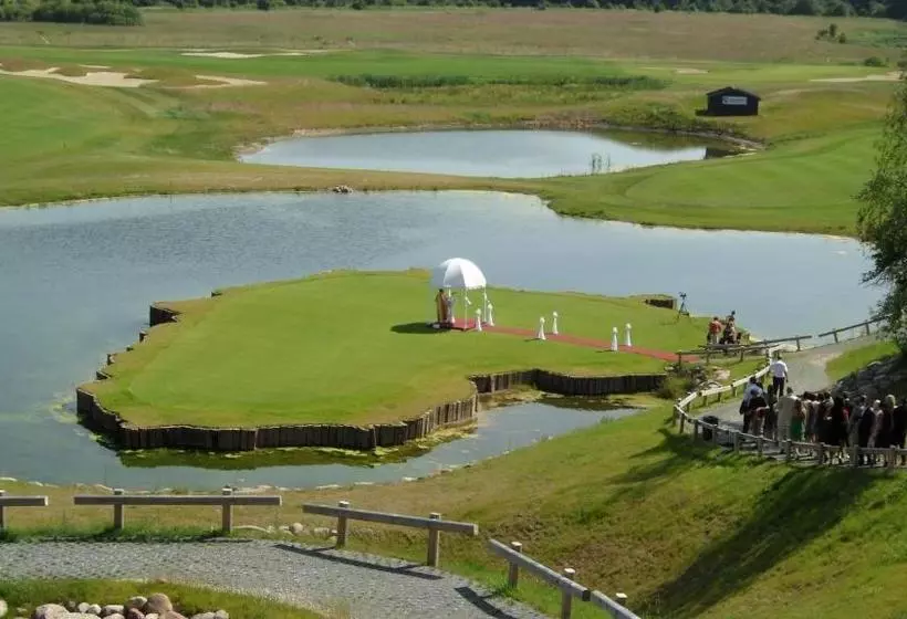 National Golf Resort