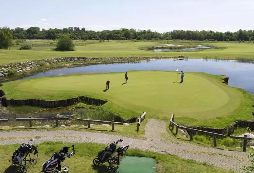 National Golf Resort